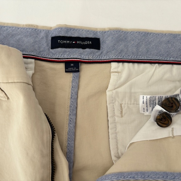 Tommy Hilfiger Men's Classic Fit Flat Front Shorts‎ - Size 36. - Picture 4 of 12